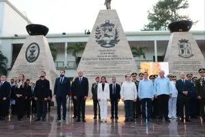 ¡Honor y Gloria eterna! Delcy Rodríguez condecora a los héroes que defendieron el suelo patrio ante el bombardeo imperial.