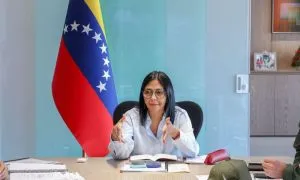 ¡Fuego a la mentira! Delcy Rodríguez convoca al Ejército de Comunicadores a la batalla por el rescate del Presidente y la Paz.