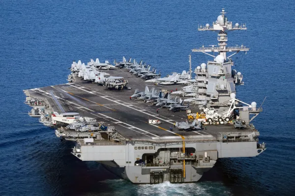 ¡Hundiéndose en su propia arrogancia! Almirante del USS Gerald R. Ford confiesa que la tripulación está "al límite" y rechaza alargar misión frente a Venezuela.