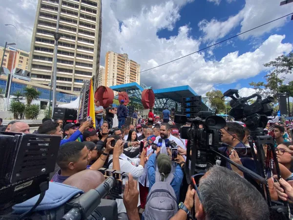 ¡Batas blancas en pie de lucha! Sector salud exige a la ONU la liberación inmediata de Nicolás Maduro y Cilia Flores.