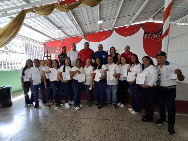 Fortalecen estructura educativa en el Orituco con entrega de credenciales a supervisores y autoridades del CDCE.