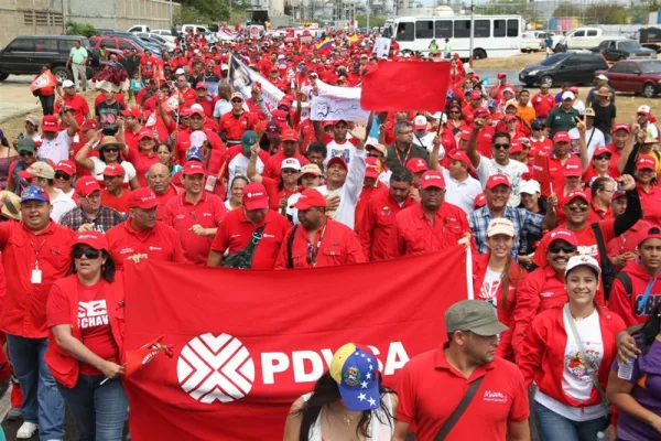 ¡El pueblo a la calle! Clase obrera y poder popular respaldan la nueva Ley de Hidrocarburos en Caracas.