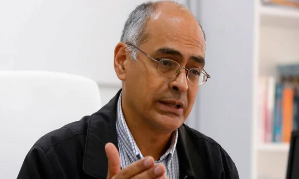 Carlos Alvarado asume la presidencia del IVSS: Un experto en salud pública al frente del Seguro Social.