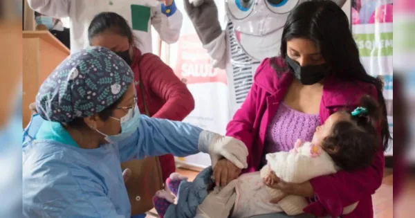 Alerta sanitaria: Perú se declara en emergencia por brotes de sarampión y polio.