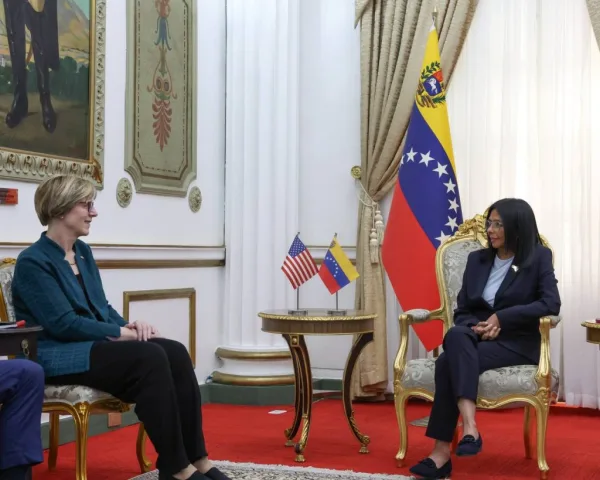 Diálogo en Miraflores: Presidenta (E) Delcy Rodríguez recibe a la jefa de misión de EE. UU. Laura Dogu.
