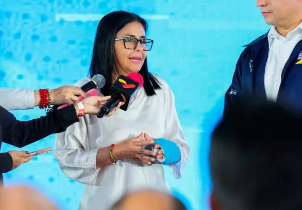 “Unidad y Soberanía”: Delcy Rodríguez recorre exposiciones educativas y reafirma la paz nacional.