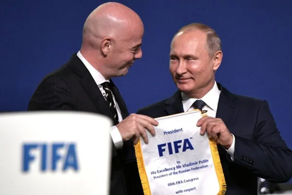 ¿El fútbol por encima de la política? Infantino pide el regreso de Rusia y defiende premio a Donald Trump.