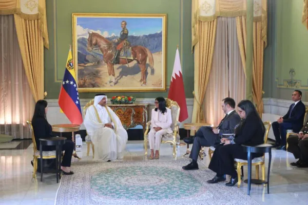 Diplomacia de puertas abiertas: Delcy Rodríguez recibe credenciales de Catar, Italia y Nicaragua.