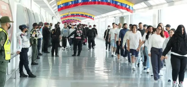 Reunificación y esperanza: Más de 20 mil venezolanos han retornado con la Gran Misión Vuelta a la Patria.