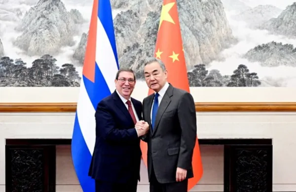Eje Beijing-La Habana: China ratifica "apoyo inquebrantable" a Cuba y rechaza cualquier intento de injerencia externa.
