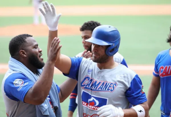 ¡Paliza en el Monumental! Caimanes de Barranquilla noquean a Curazao y acechan la cima de la Serie de las Américas.