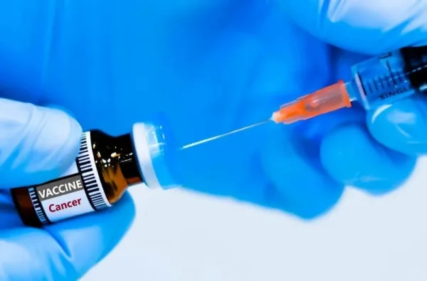 Rusia inicia pruebas de su vacuna personalizada contra el cáncer de colon con los primeros pacientes seleccionados.