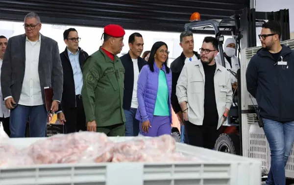 Delcy Rodríguez supervisa producción en planta Río de Oro: «Venezuela suma 19 trimestres de crecimiento sostenido»
