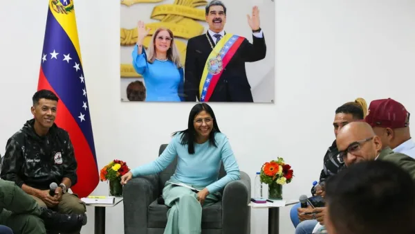 Gobierno de calle en 2026: Delcy Rodríguez instaló el primer Consejo de Vicepresidentes desde la Comuna de Los Mecedores.