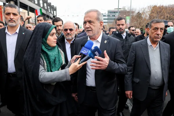 Irán ratifica fines pacíficos de su programa nuclear y se abre a la verificación internacional.