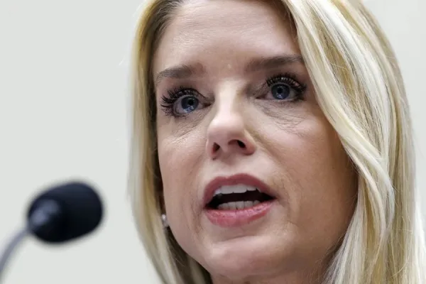 Pam Bondi bajo fuego: Demócratas y Republicanos cuestionan a la Fiscal General por el caso Epstein