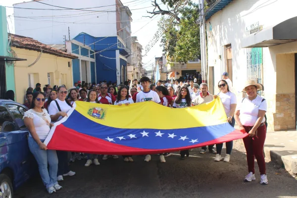 Altagracia de Orituco se desbordó de patriotismo: Más de 1000 estudiantes conmemoraron el Día de la Juventud.