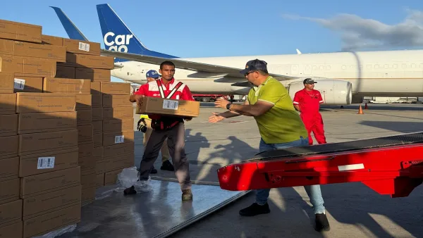 Cooperación en salud: Venezuela recibe 6 mil kilos de suministros médicos desde Estados Unidos.