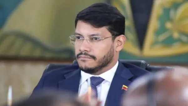 Rander Peña asume el Viceministerio de Comunicación Internacional: El reto de proyectar la verdad de Venezuela.