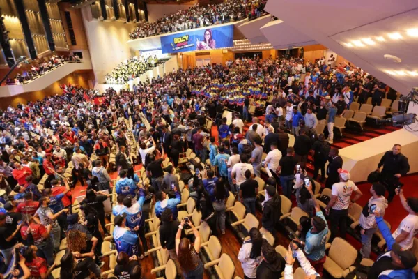 ¡Chamos al ataque! Juventud venezolana se declara en batalla contra los «algoritmos del odio».