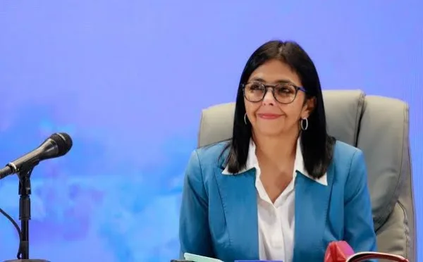 Delcy Rodríguez propone crear Consejo Académico para impulsar la industria de Hidrocarburos.