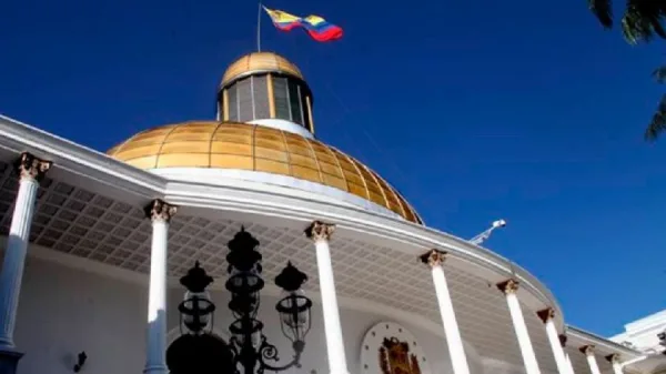 Ricardo Menéndez entrega Memoria y Cuenta ante la Asamblea Nacional.