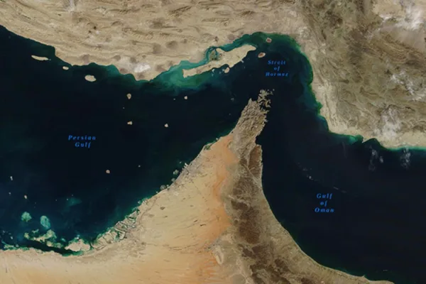 ¡Petróleo bajo fuego! Irán cierra el Estrecho de Ormuz y advierte que el barril podría saltar a los 200 dólares.