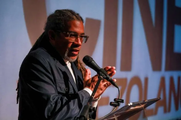 ¡Nuevos rumbos! Vladimir Sosa Sarabia y Dimas Cazal asumen la Villa del Cine y la Imprenta Nacional.