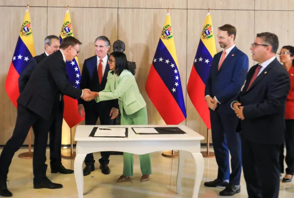 Venezuela y Estados Unidos restablecen relaciones diplomáticas y consulares.