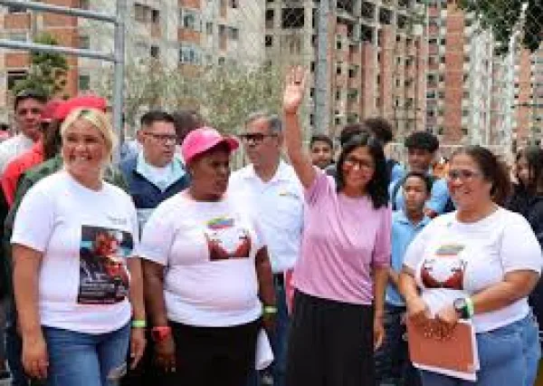 «Venezuela cuida la paz»: Presidenta (E) Delcy Rodríguez celebra participación histórica en Consulta Popular Nacional.