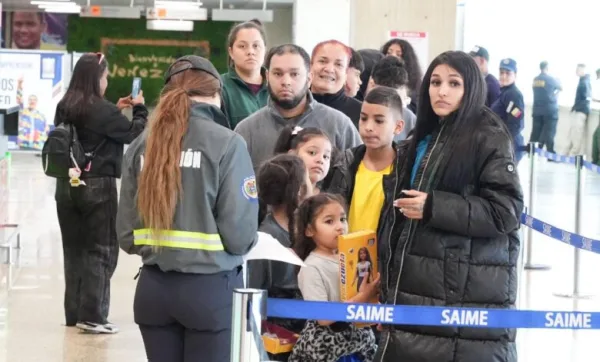¡El mejor abrazo es en casa! 144 venezolanos regresan al país con el Plan Vuelta a la Patria.