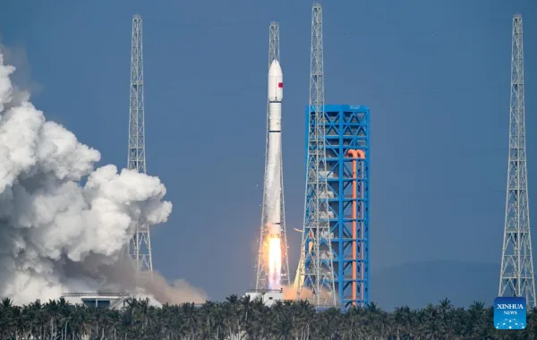 ¡Internet desde el cosmos! China lanza con éxito el Gran Marcha-8A para fortalecer su red satelital.