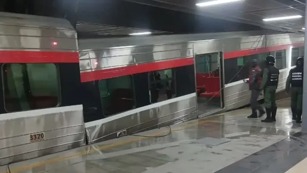 Descarrilamiento y choque en La Rinconada deja 8 heridos.