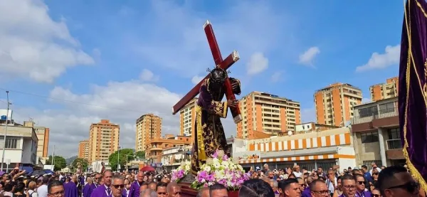 ¡Fe y tradición! Inicia la Semana Santa con la bajada del Nazareno de San Pablo en Caracas.