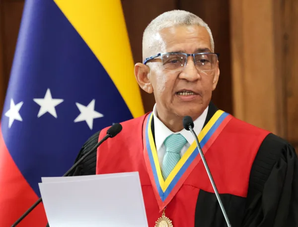 Nuevo timón en el Ministerio del Trabajo: Carlos Alexis Castillo asume el cargo.