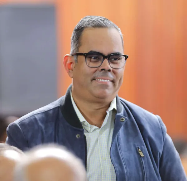 ¡Doble mando! Juan José Ramírez asume la Vicepresidencia de Obras Públicas y Servicios.