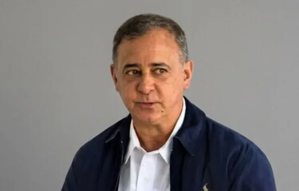 ¡Cambio de voltaje! Rolando Alcalá asume el Ministerio de Energía Eléctrica.