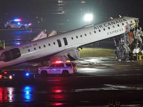 Choque de avión de Air Canada deja dos fallecidos en Nueva York.