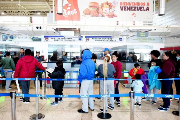 ¡Bienvenidos a casa! Arriba el vuelo 126 con 131 venezolanos repatriados por la Gran Misión Vuelta a la Patria.