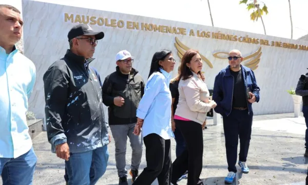 ¡Honor y Gloria! Inauguran mausoleo en honor a los mártires del 3 de enero en el Cementerio del Sur.