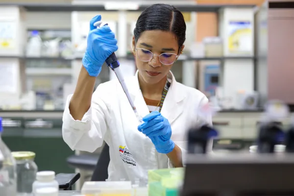 Ciencia con nombre de mujer: Venezuela abre convocatoria nacional para proyectos de investigación.