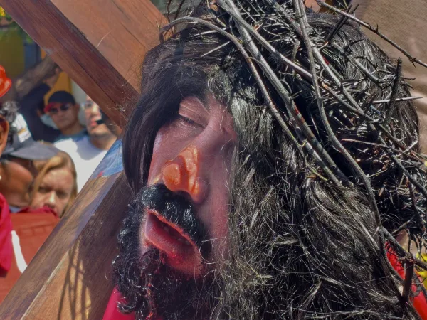 El Orituco se desborda en fe: Gremio educativo protagonizó conmovedor Viacrucis Municipal.