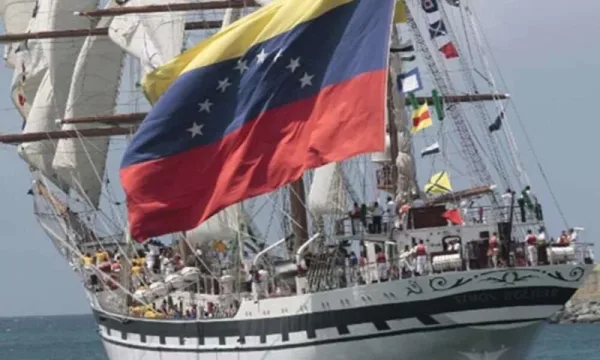 El Buque Escuela Simón Bolívar llega a Dominica: Venezuela estrecha lazos de hermandad en el Caribe.