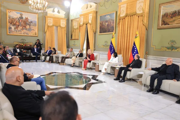 Unidos por la fe y la armonía: Delcy Rodríguez fortalece Programa por la Paz con líderes religiosos.