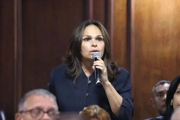 Asamblea Nacional rinde tributo a los "héroes de batas blancas" en el Día Mundial de la Salud.