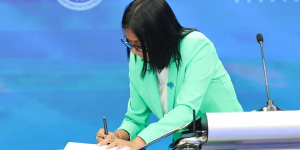 ¡Guerra a la burocracia! Delcy Rodríguez promulga Ley Orgánica para acelerar y simplificar trámites administrativos.