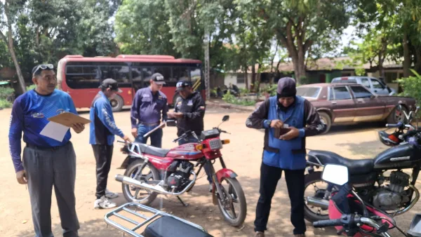 Transparencia en el tanque: Alcaldía y entes de transporte revisan datos de mototaxis para el suministro de combustible.