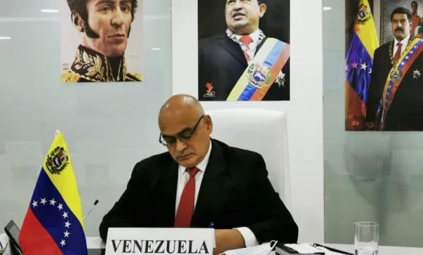 Experiencia al frente de la salud: Dr. Carlos Alvarado es designado como nuevo Ministro de Salud.