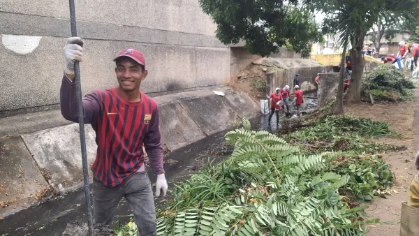 ¡Previsión ante las lluvias! Inicia Plan de Mitigación de Riesgos con limpieza del canal de Malariología.