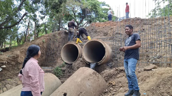 ¡Obras en marcha! Poder Popular y Alcaldía transforman la Troncal 12 con infraestructura y bacheo intensivo.